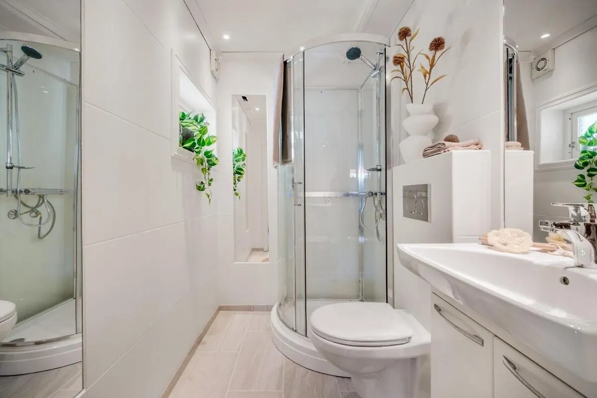 شقة Cozy Hideaway With Private Balcony And Self Check In برغن