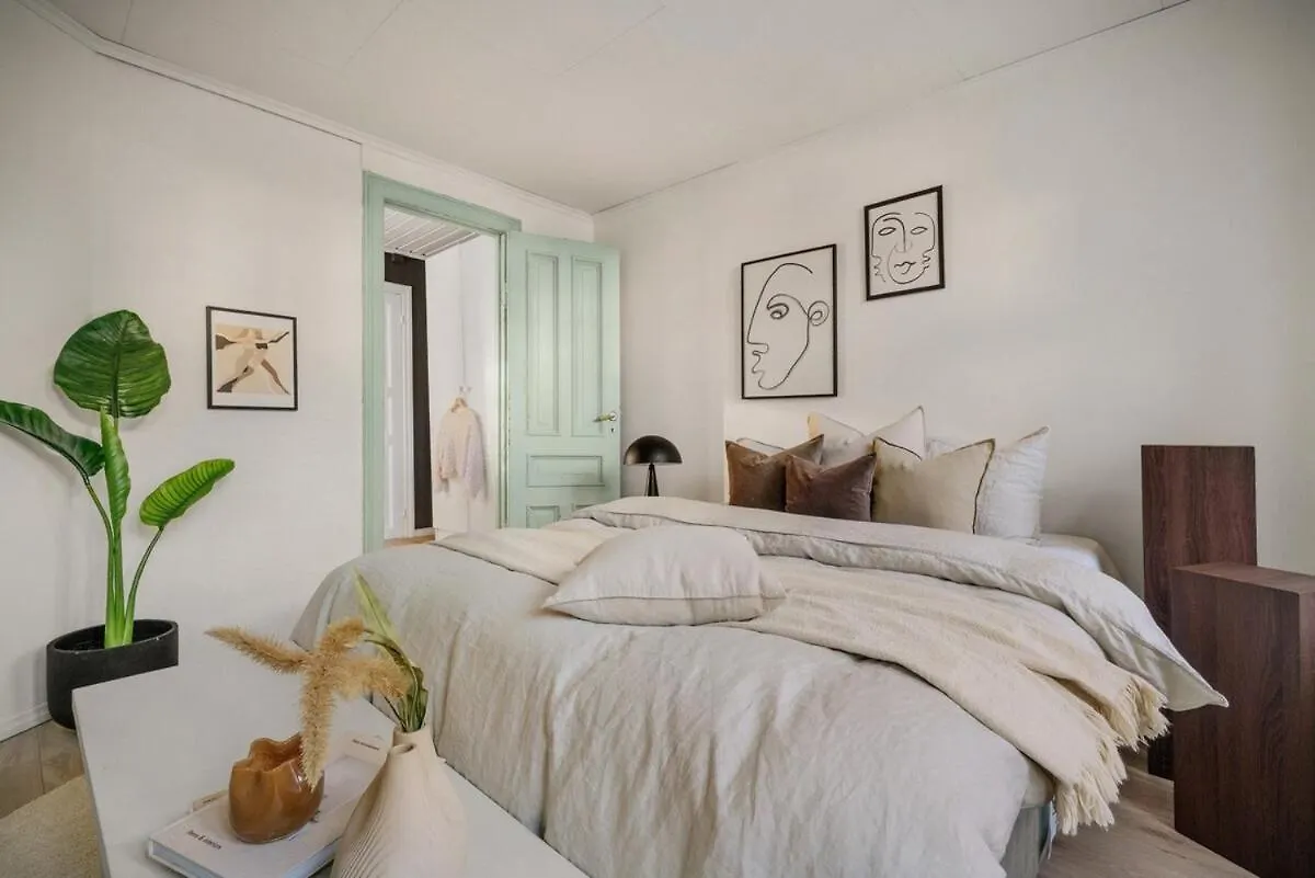 شقة Cozy Hideaway With Private Balcony And Self Check In برغن