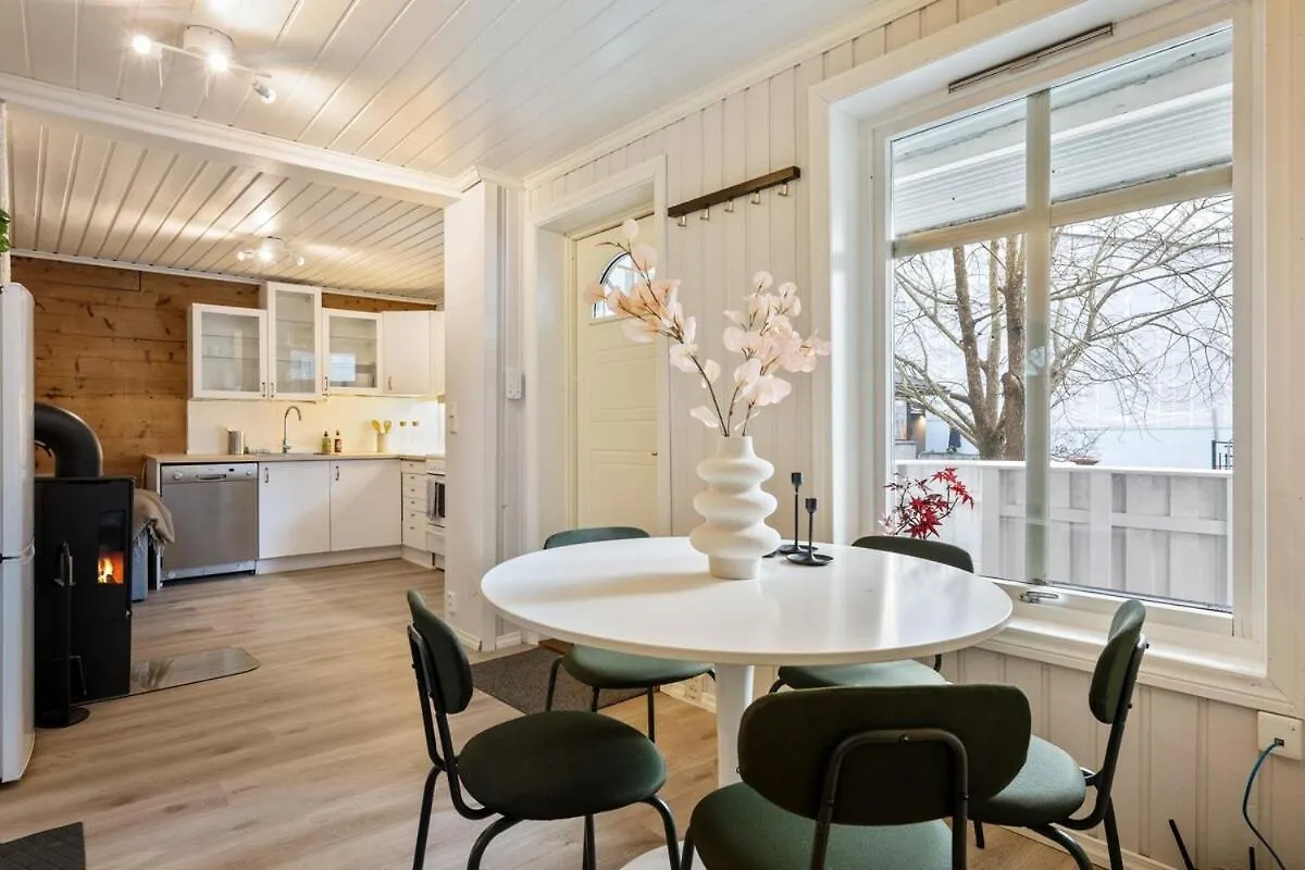 Cozy Hideaway With Private Balcony And Self Check In Apartment Bergen